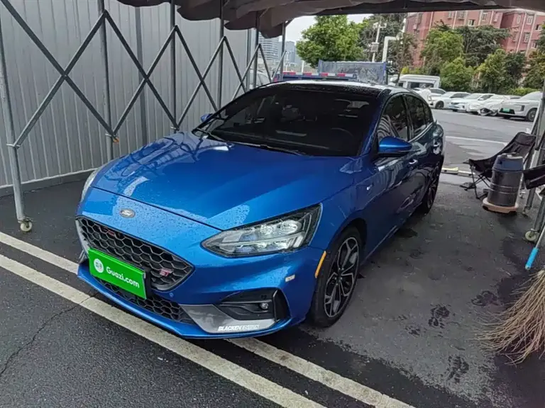 Ford Focus Sedan EcoBoost 180 Auto ST Line