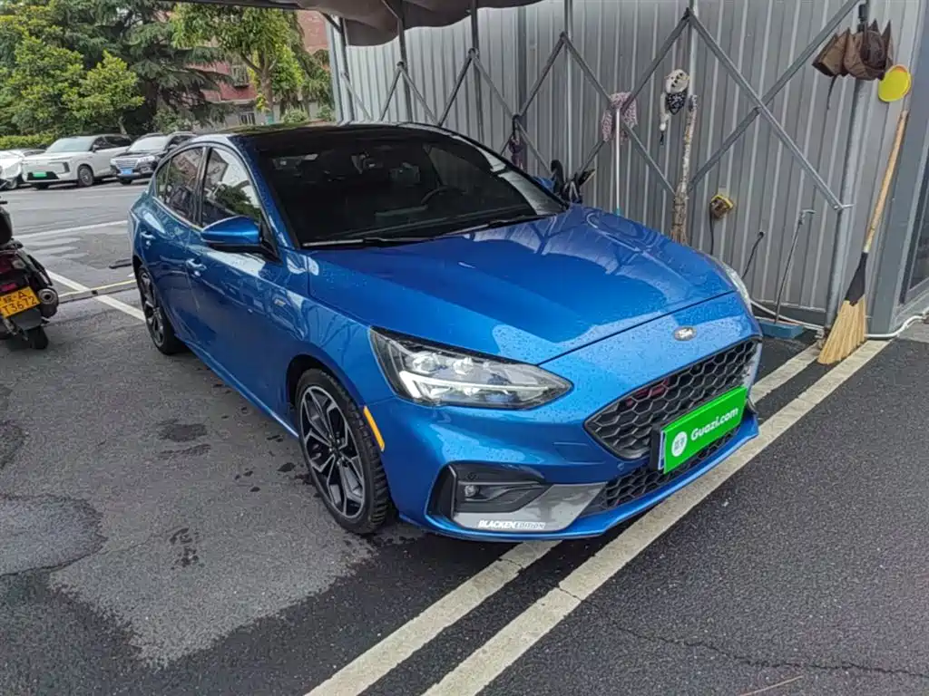 Focus Sedan EcoBoost 180 Auto ST Line