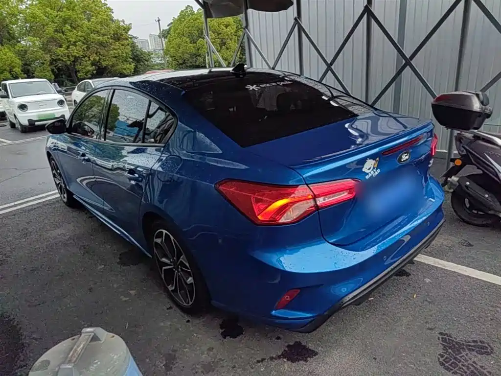Focus Sedan EcoBoost 180 Auto ST Line