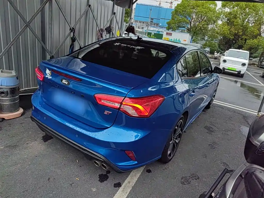 Focus Sedan EcoBoost 180 Auto ST Line