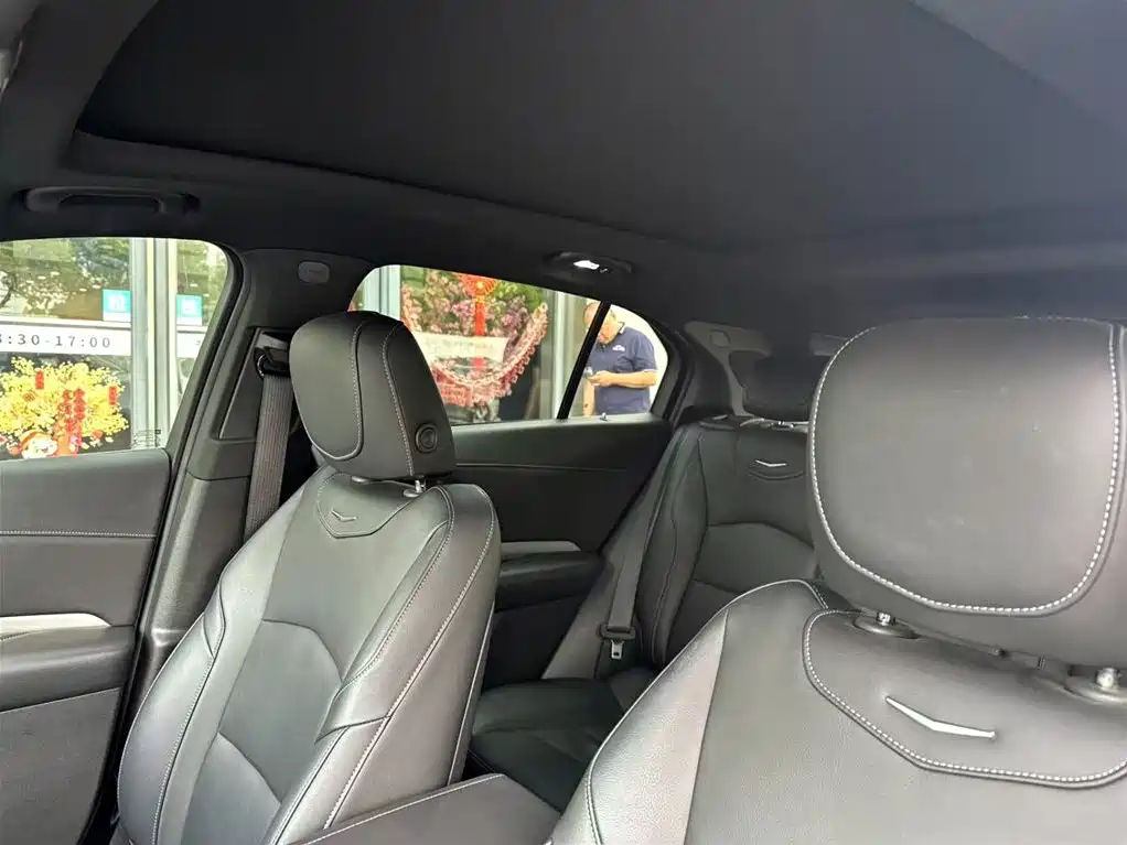 Cadillac XT4 28 T 2 WD Leading