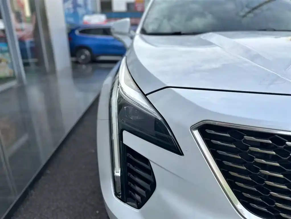 Cadillac XT4 28 T 2 WD Leading