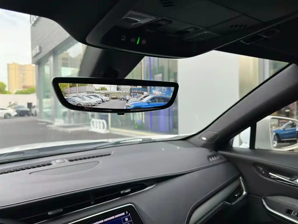Cadillac XT4 28 T 2 WD Leading