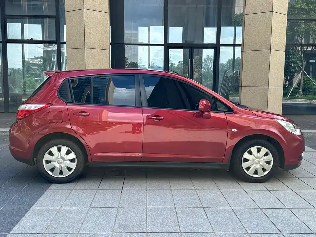 Venucia R50 1.6 L Auto Elite