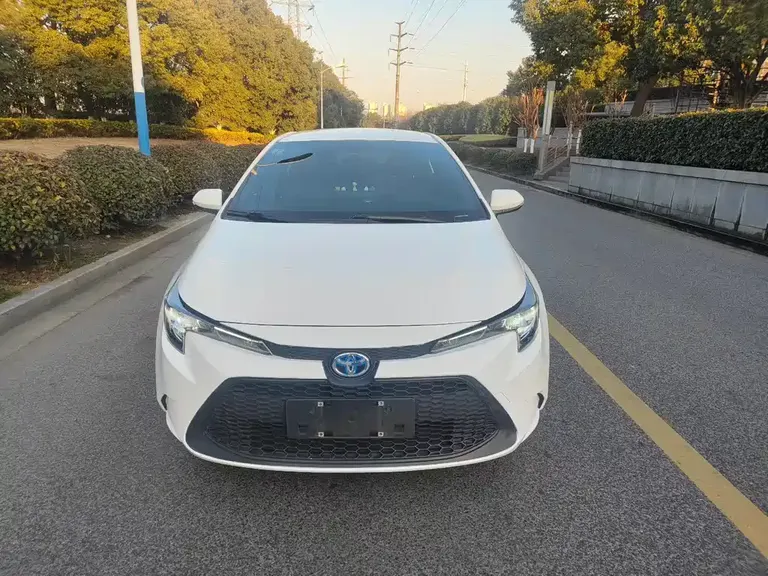 Toyota Levin Dual Engine 1.8 H E-CVT Progressive