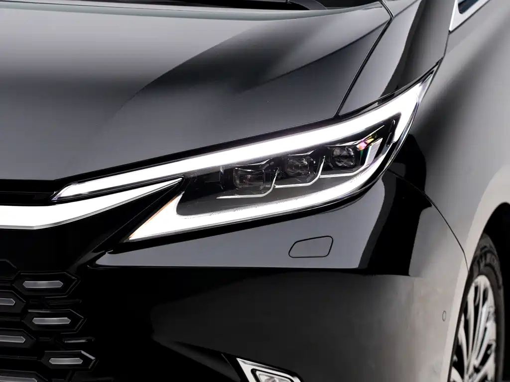 Lexus LM 500 h 6-seat Supreme