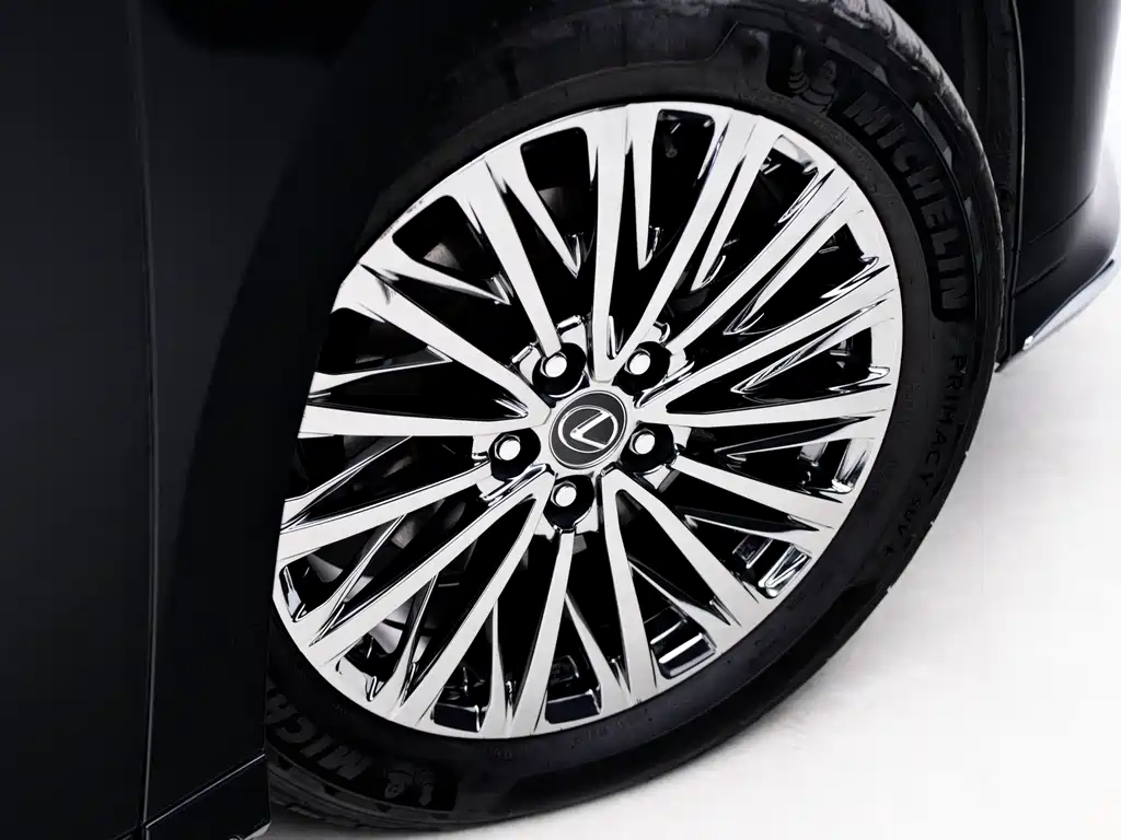 Lexus LM 500 h 6-seat Supreme