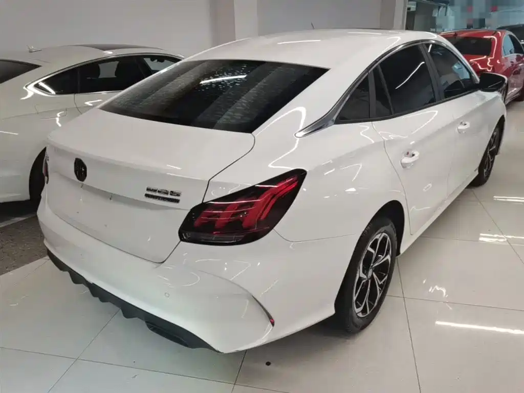 MG5 180 DVVT CVT Youth Luxury