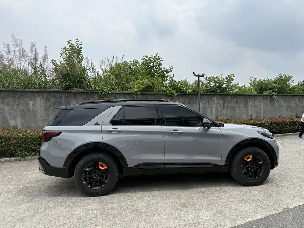 Explorer 2.3 T EcoBoost Kunlun Peak 6-seat