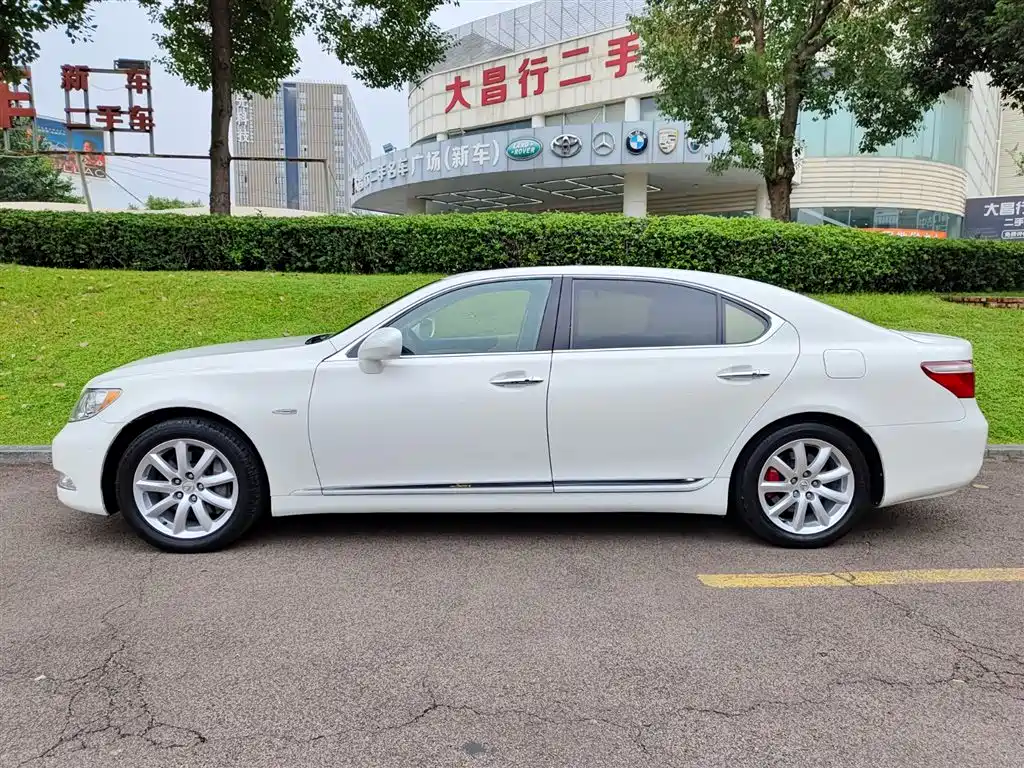 Lexus LS 460 L
