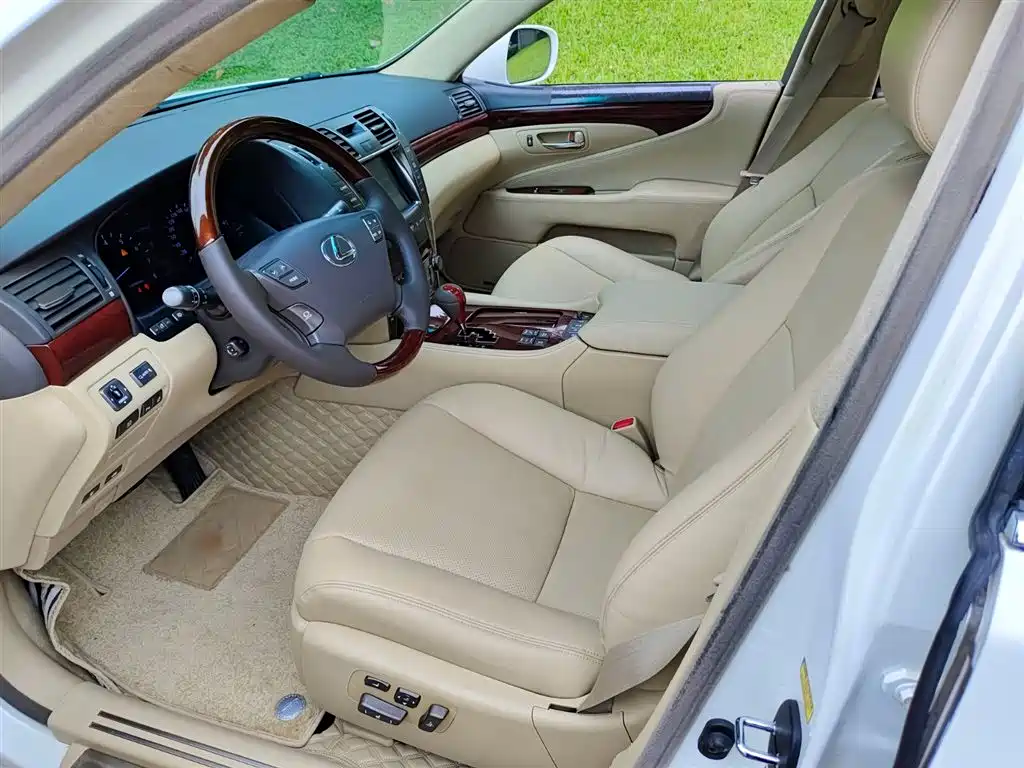 Lexus LS 460 L