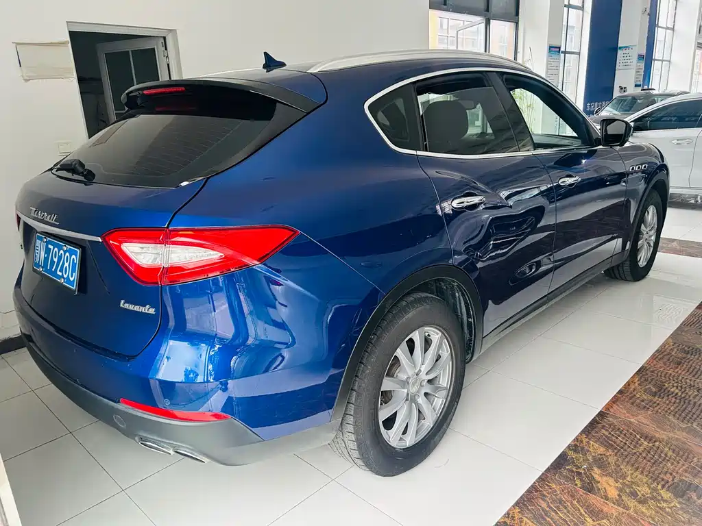 Levante 3.0 T Classic