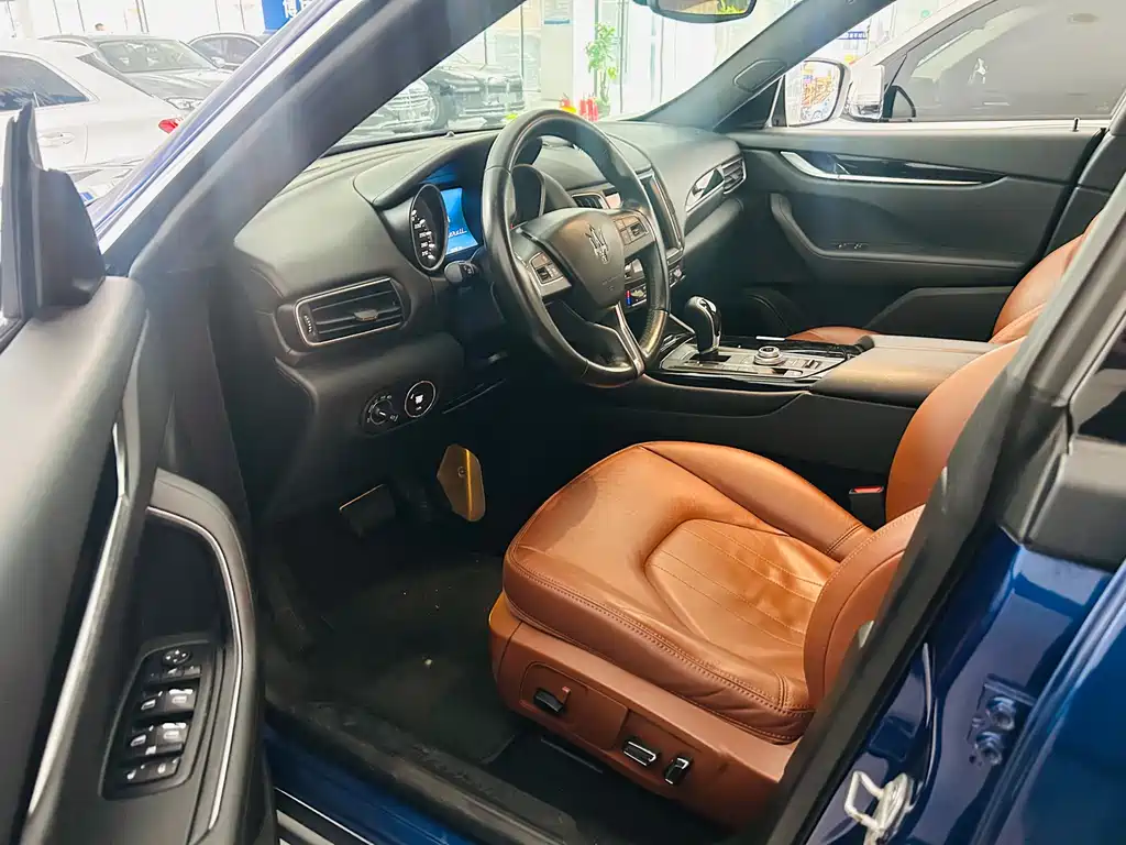 Levante 3.0 T Classic