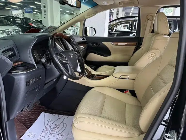 Toyota Alphard 3.5 L Distinguished