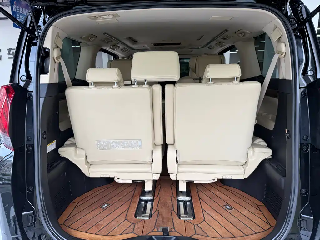 Alphard 3.5 L Distinguished