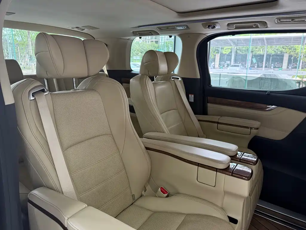 Alphard 3.5 L Distinguished