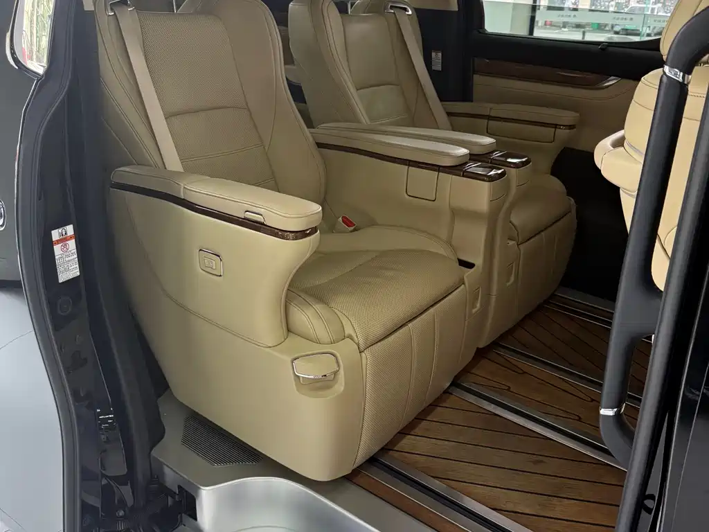 Alphard 3.5 L Distinguished