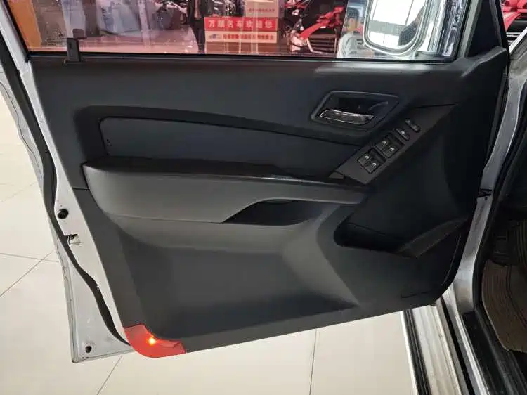 Leopaard Q6 猎豹Q6 2015款 2.4 L 手动两驱精英型
