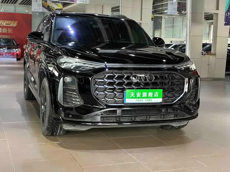 Audi Q6 奥迪Q6 2025款 50 TFSI quattro 黑武士版 飞骑套装 6座