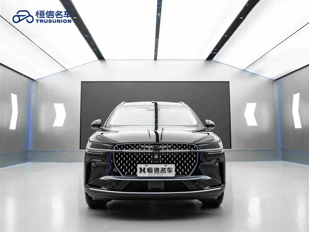 Nautilus 2.0 T 4 WD Premium