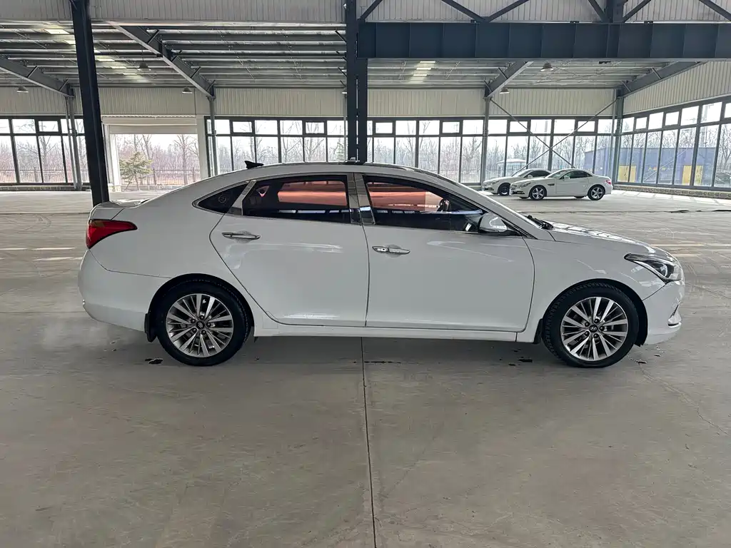 Mistra 1.8 L Auto Distinguished DLX