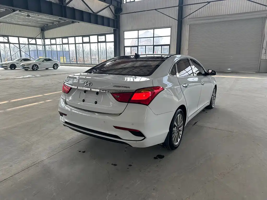 Mistra 1.8 L Auto Distinguished DLX