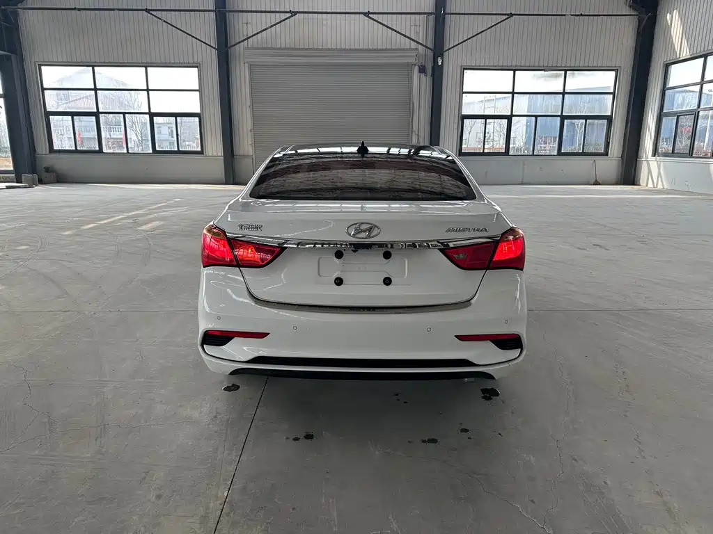 Mistra 1.8 L Auto Distinguished DLX