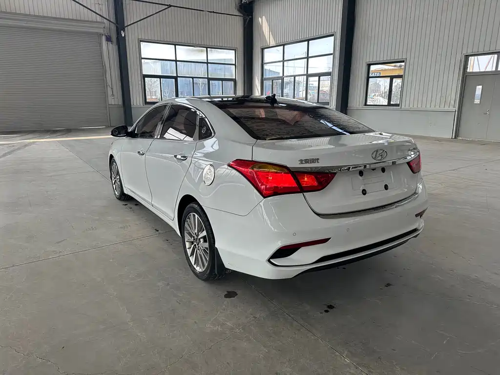Mistra 1.8 L Auto Distinguished DLX