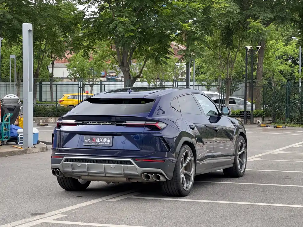 Urus 4.0 T V8