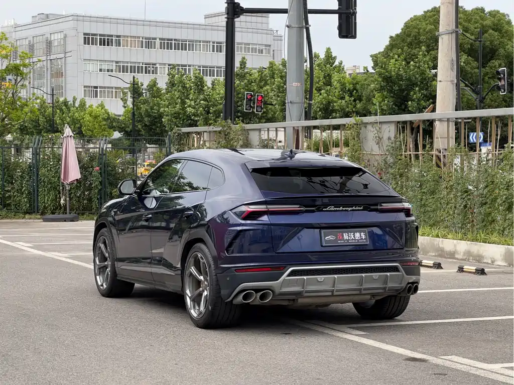 Urus 4.0 T V8