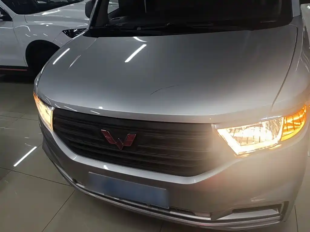 Wuling Hongguang V 五菱宏光V 2021款 1.5 L劲取版封窗车LAR