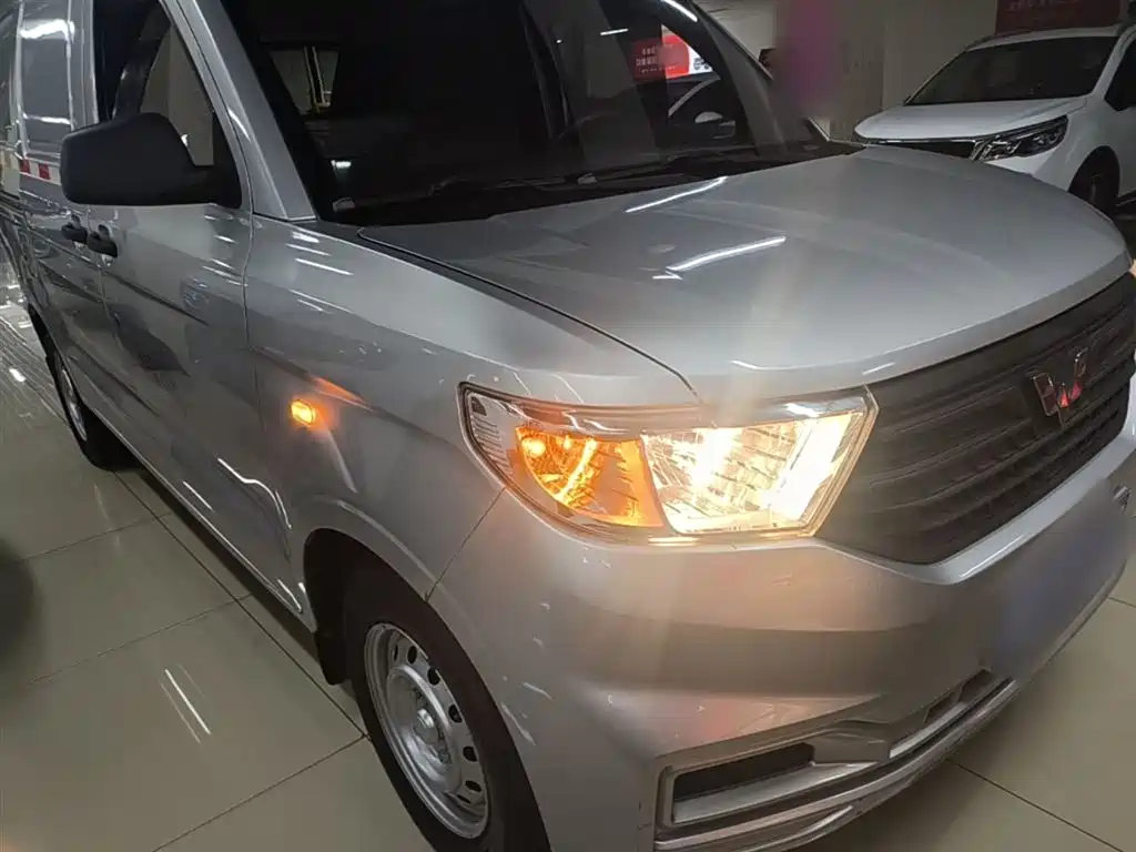 Wuling Hongguang V 五菱宏光V 2021款 1.5 L劲取版封窗车LAR
