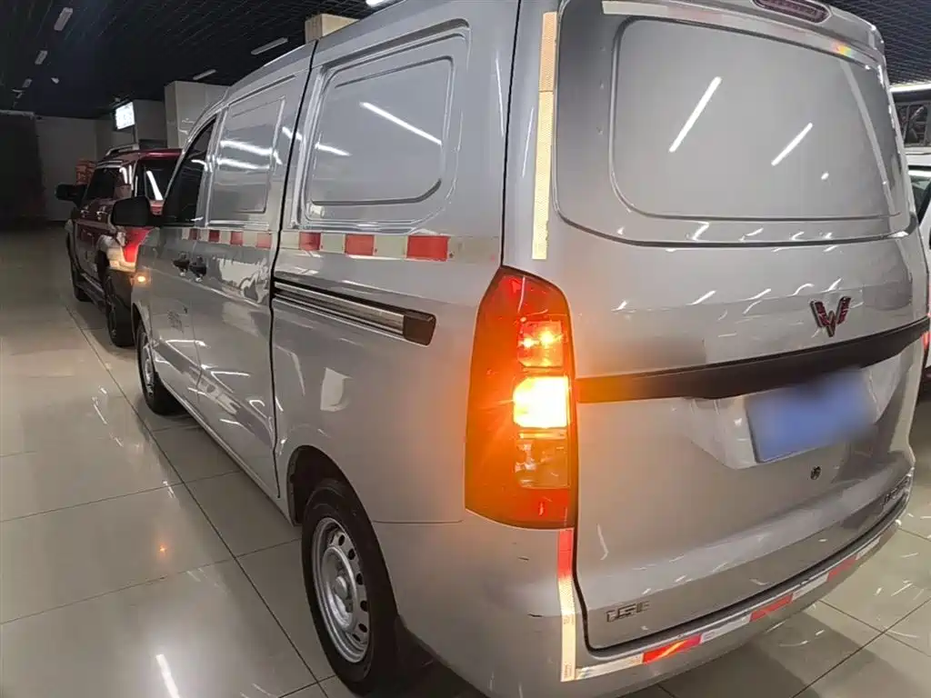 Wuling Hongguang V 五菱宏光V 2021款 1.5 L劲取版封窗车LAR