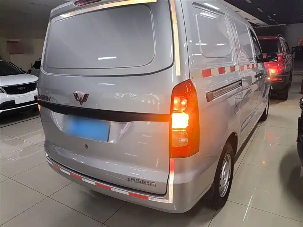 Wuling Hongguang V 五菱宏光V 2021款 1.5 L劲取版封窗车LAR