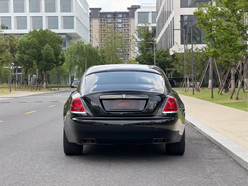 Wraith 6.6 T Black Badge