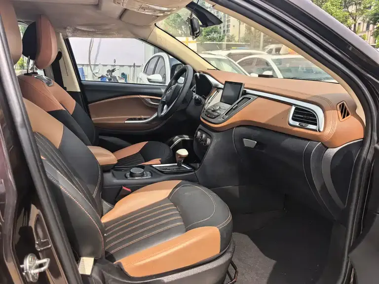 Soueast DX7 1.5 T Auto Glory