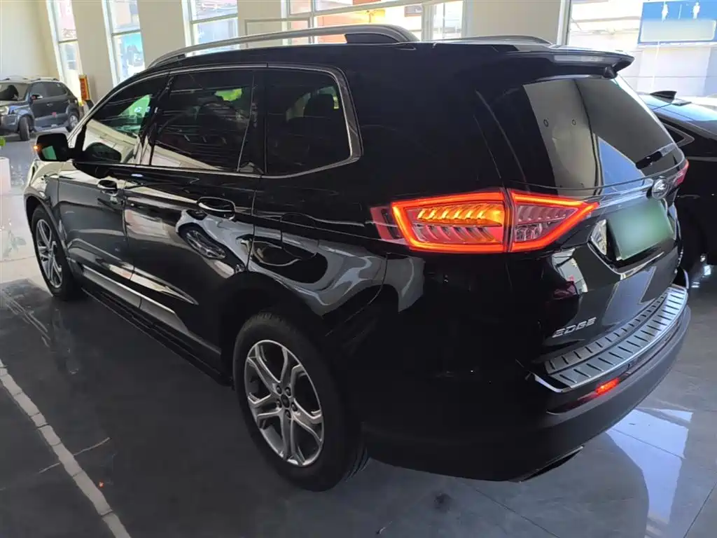 Edge EcoBoost 245 2 WD Grand Sharp 7-seat CN-V