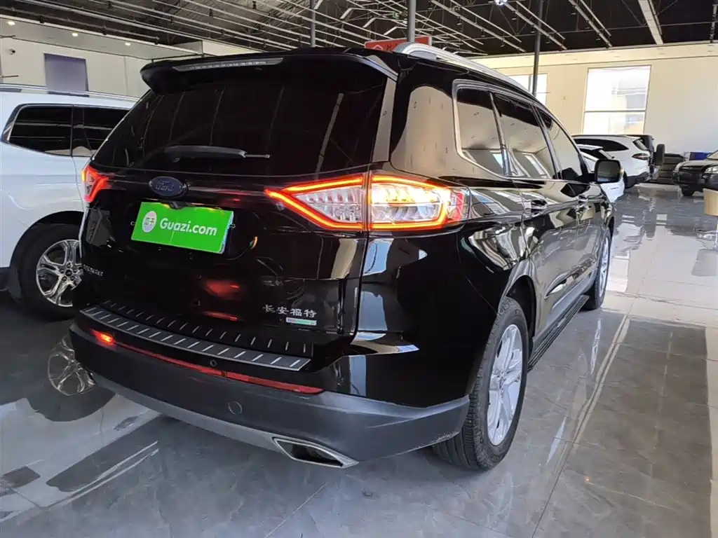 Edge EcoBoost 245 2 WD Grand Sharp 7-seat CN-V