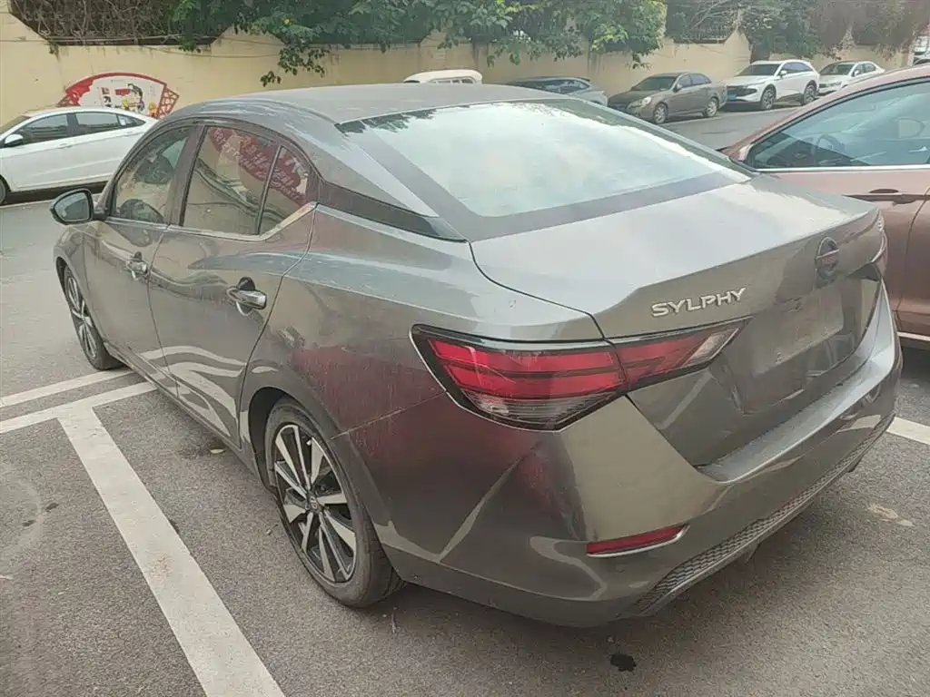 Sylphy 1.6 L TOP CVT Luxury Enjoyment