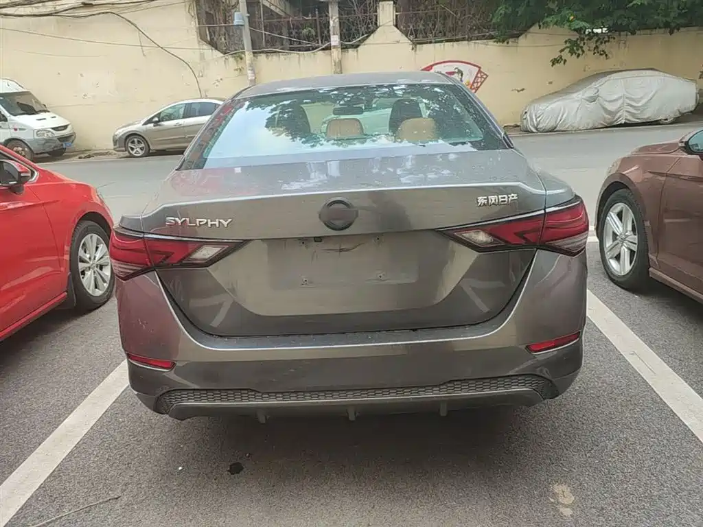 Sylphy 1.6 L TOP CVT Luxury Enjoyment