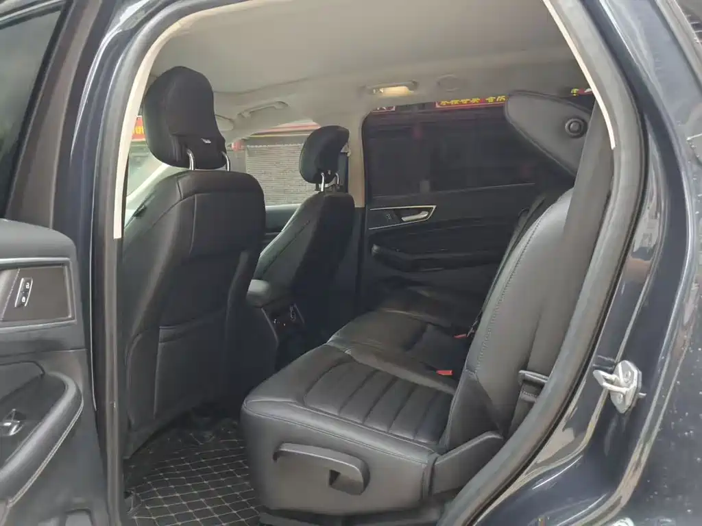 Edge EcoBoost 245 2 WD Grand Sharp 7-seat