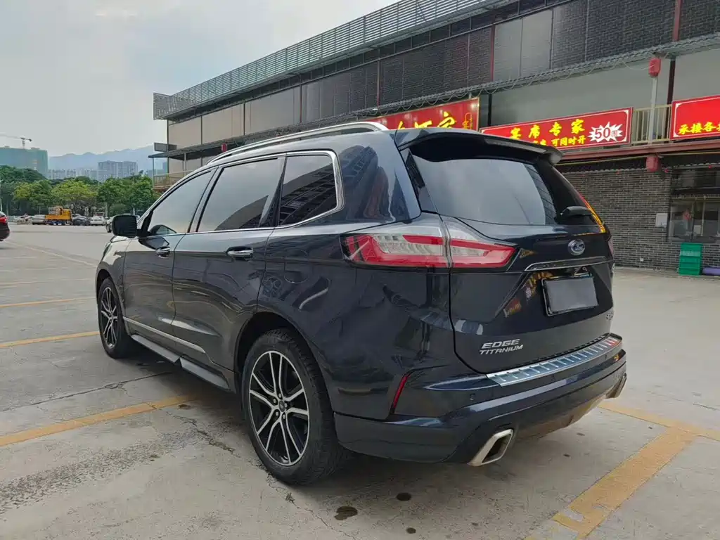 Edge EcoBoost 245 2 WD Grand Sharp 7-seat