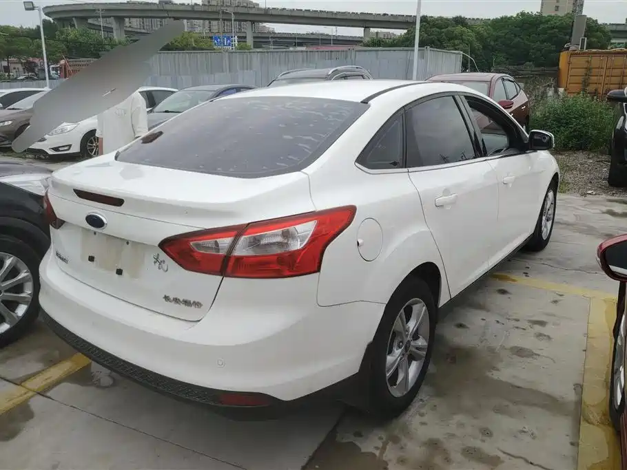 Focus Sedan 1.6 L Manual Style
