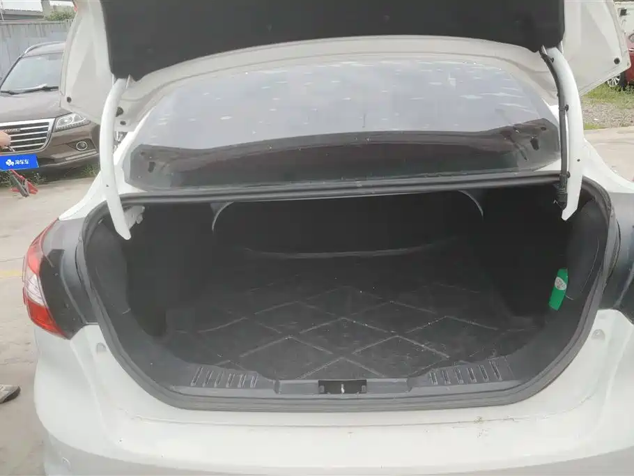 Focus Sedan 1.6 L Manual Style