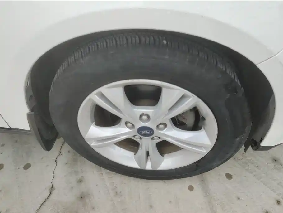 Focus Sedan 1.6 L Manual Style
