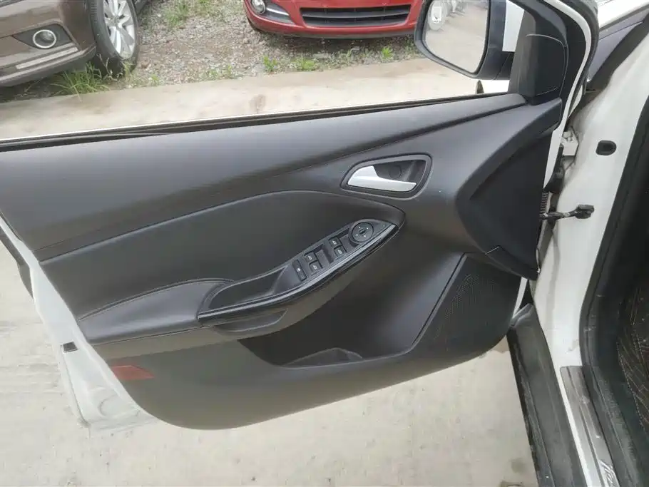 Focus Sedan 1.6 L Manual Style