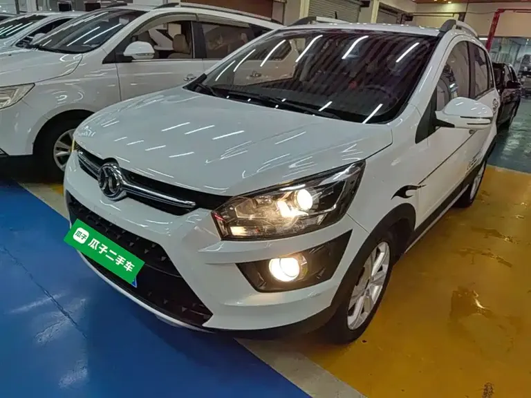 Baic Senova X25 绅宝X25 2015款 1.5 L 手动舒适型