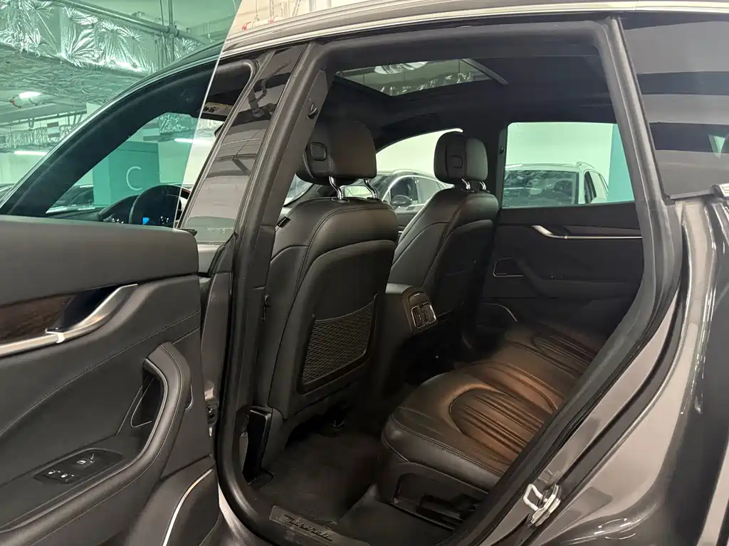 Levante 3.0 T Standard
