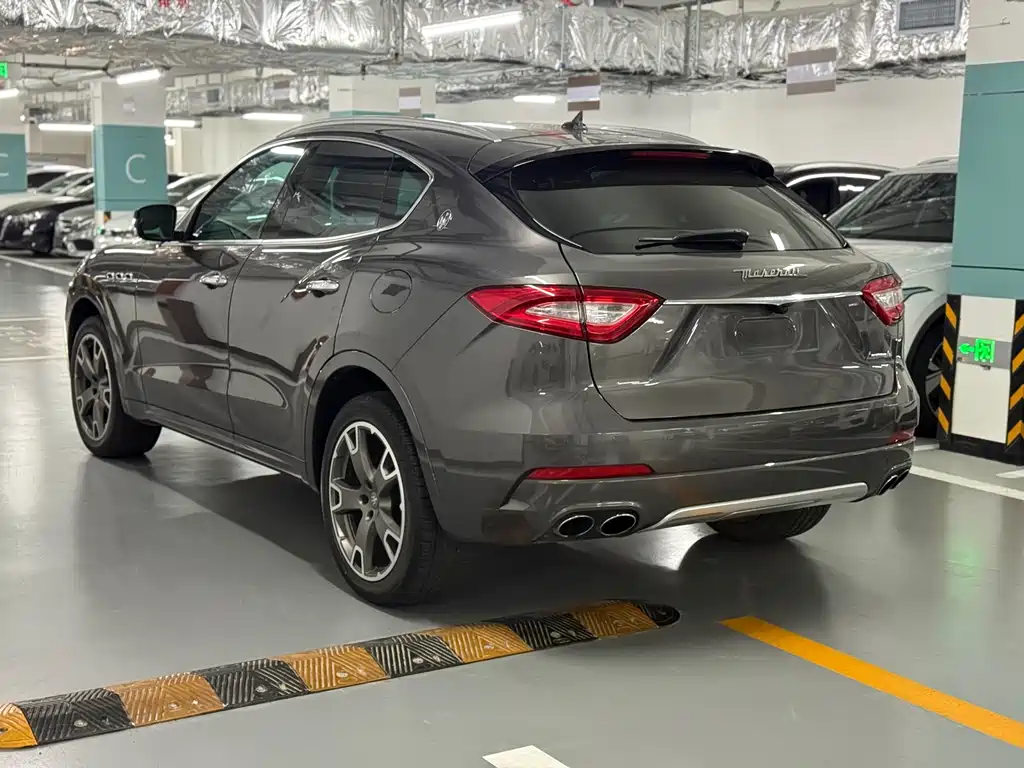 Levante 3.0 T Standard