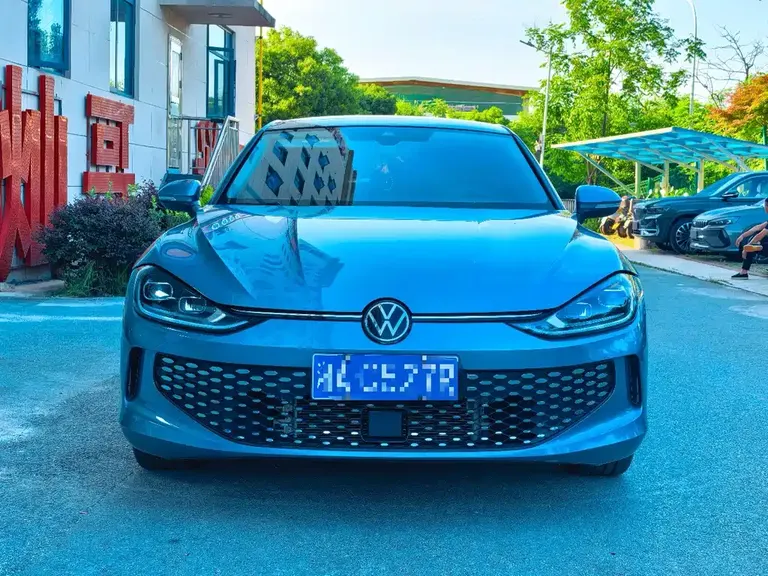 Volkswagen Lamando Lamando L 280 TSI DSG Dazzle Hot